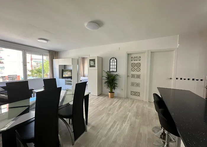 Centro Con Piscina * Τορρεμολίνος